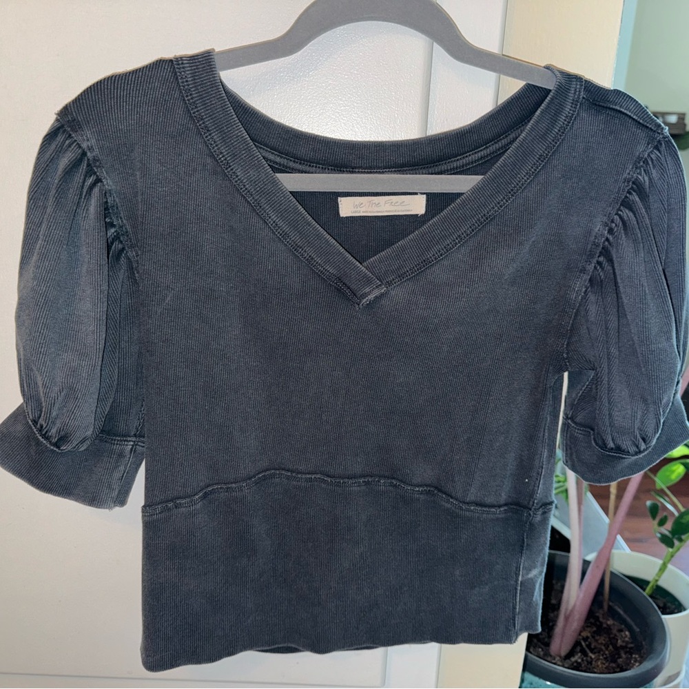We The Free Gray Puff Sleeve Fitted Blouse